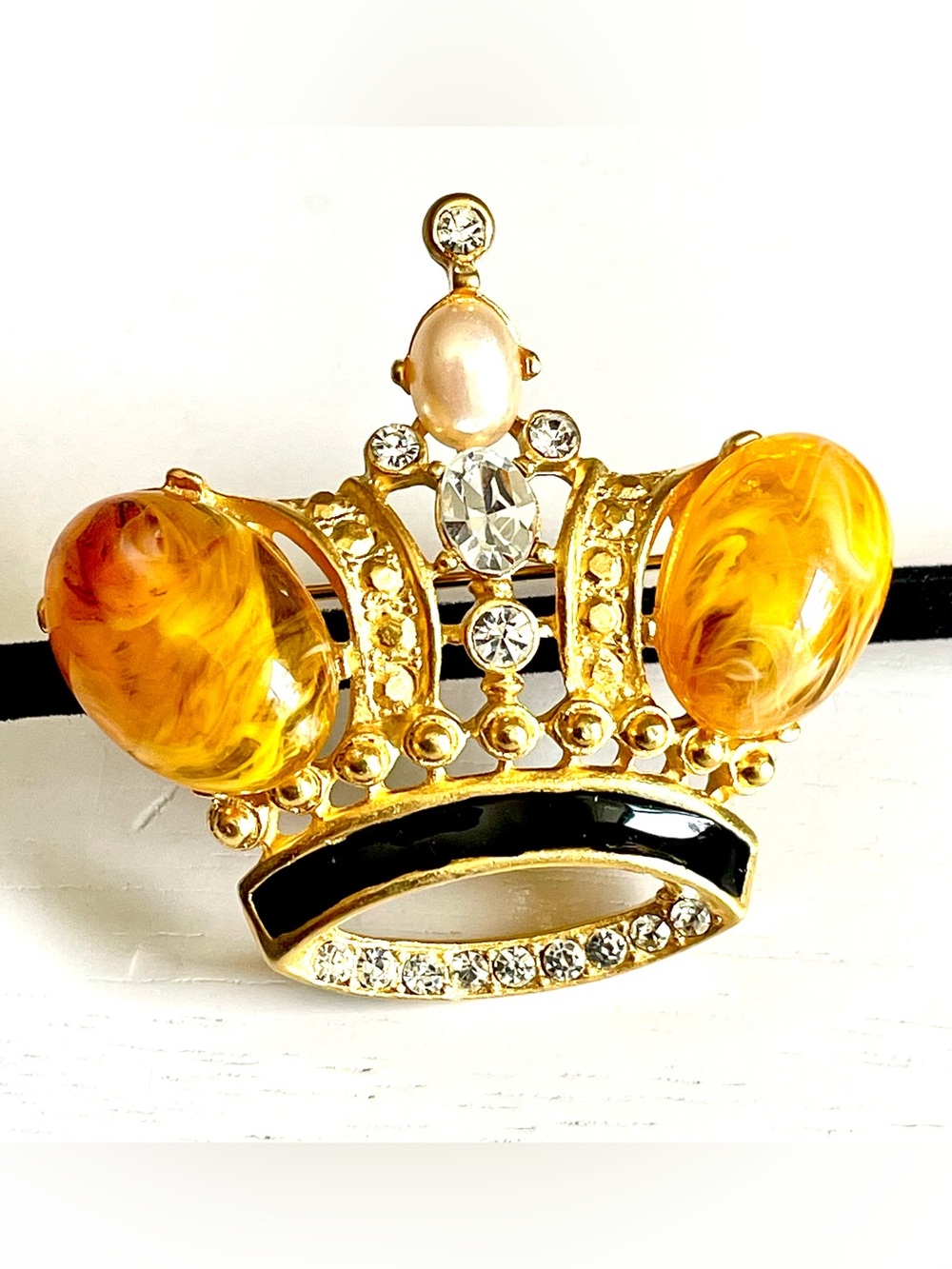 Vintage Coronation Crown Brooch Pin Amber Lucite Cabochons Rhinestone Faux Pearl - Picture 3 of 7